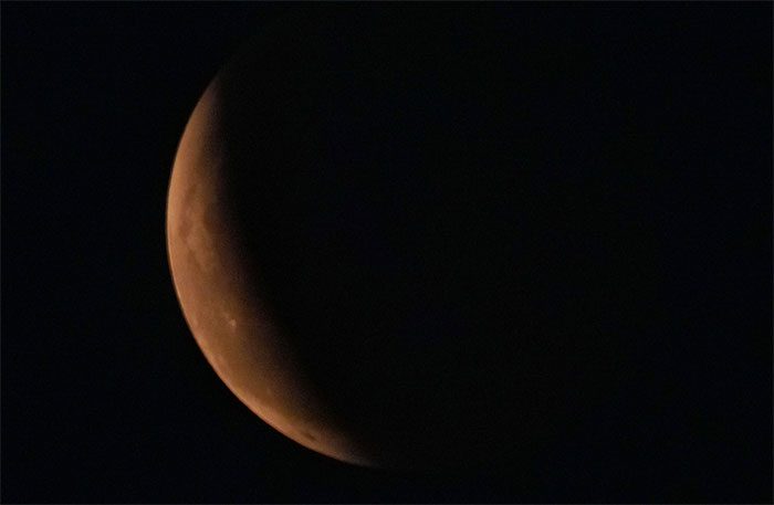 In this photo, the partial lunar eclipse is recorded at Nga Tu So (Hanoi) at 7 PM.