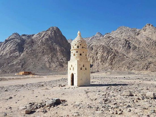 These houses are not large, and many small holes are made on the top.