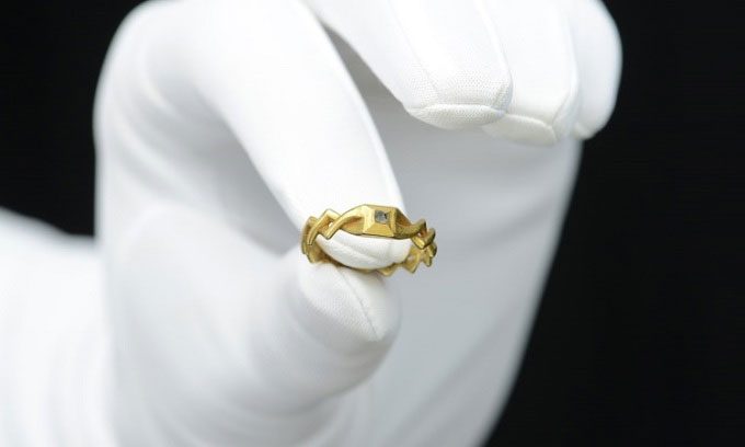 The 600-year-old ring is valued between $35,000 and $47,000.