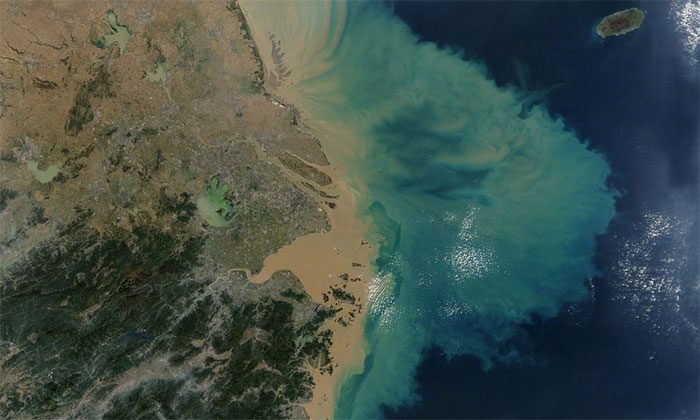 The phenomenon of "ocean warming" is caused by ocean currents creating warm water regions.