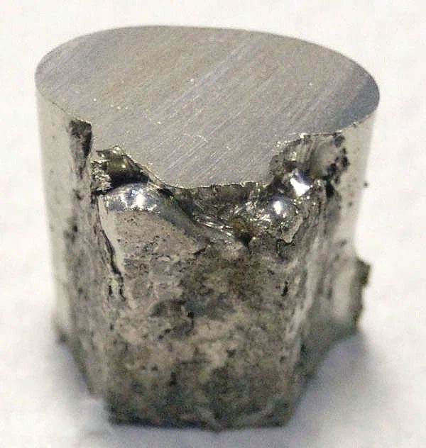 Image of a block of nickel.