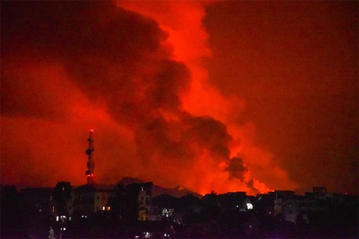 Smoke and fire during the volcanic eruption at Mount Nyiragongo near Goma, Democratic Republic of the Congo