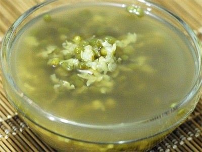 Mung bean water cools and detoxifies the liver.