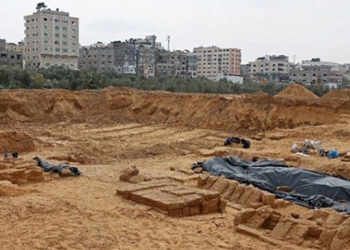 opening 31 grave is 2 000 years old in gaza 119153