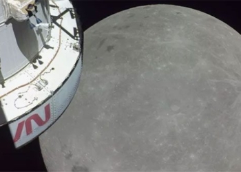orion spacecraft approaching moon ready for next phase 124353