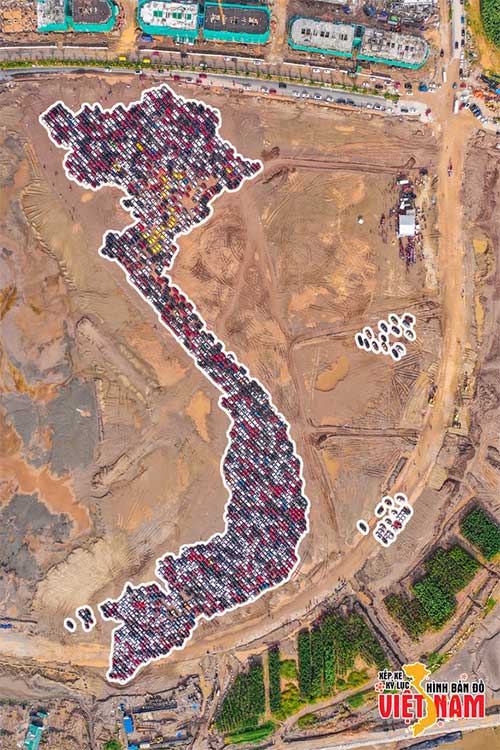 Overview of 1,680 cars arranged in the shape of the map of Vietnam in Hai Phong.