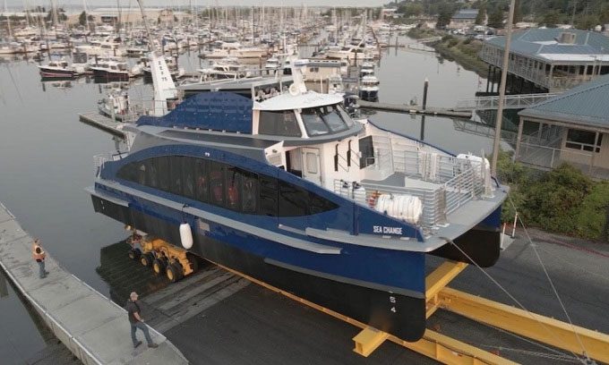 Hydrogen-powered ferry helps protect the environment by not emitting CO2.