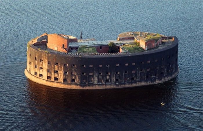 In the 1900s, the fort was repurposed as a research facility for epidemics