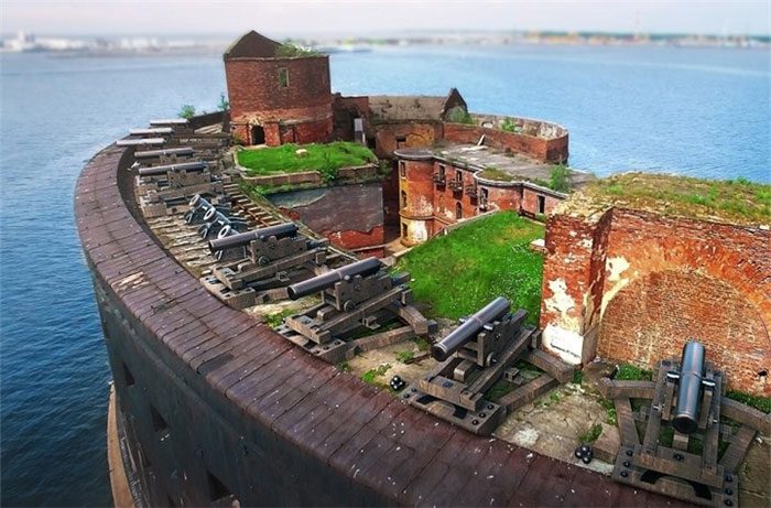By the 1980s, medical research at the fort had finally ceased.