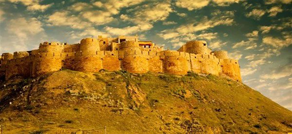 "The Living Fort" of dazzling yellow - Jaisalmer, Rajasthan, India.