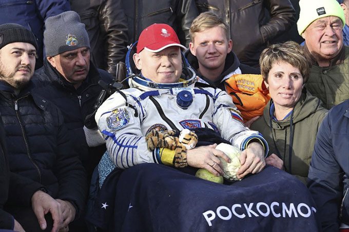 Astronaut Oleg Artemyev taking a commemorative photo after returning to Earth.