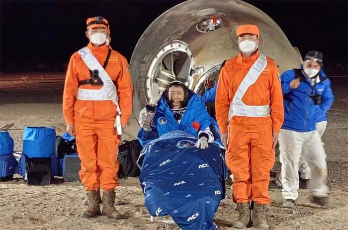 Astronaut Chen Dong (center), commander of Shenzhou 14, celebrates after a safe landing.