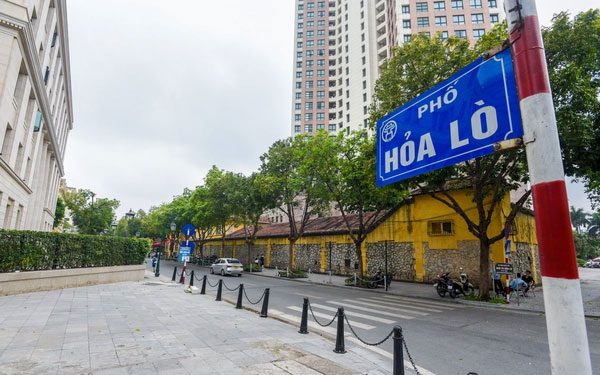Hoa Lo Street