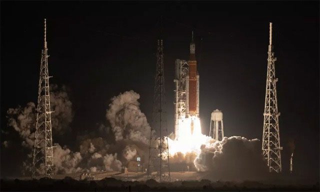 Rockets are often launched at midnight or dawn.