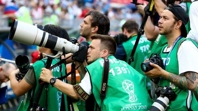 Except for journalists, spectators are not allowed to bring tablets and cameras into the stadium.
