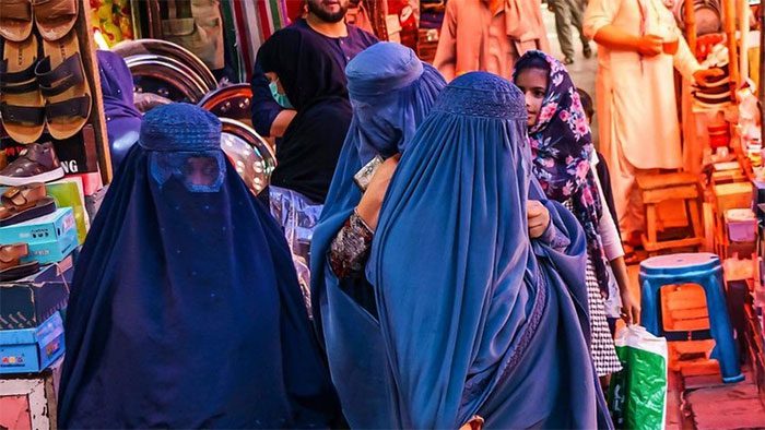 Afghan women on the street.