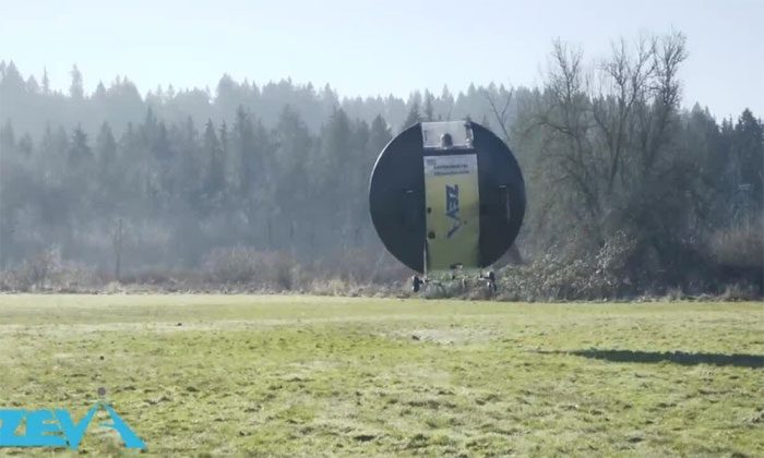 Zero looks like a UFO in science fiction movies.