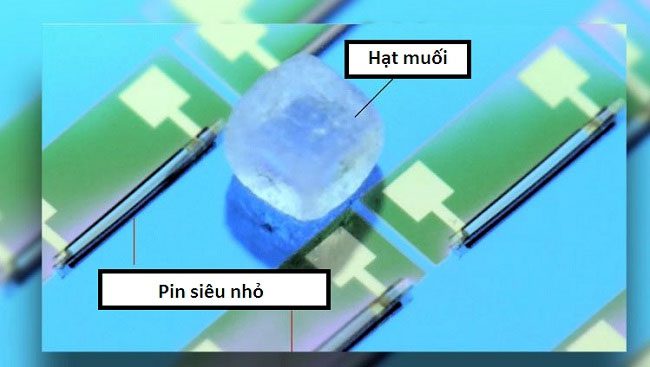 The size of the ultra-small battery is less than a grain of salt.