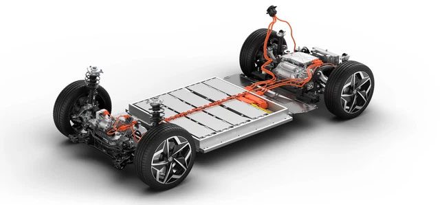 Electric vehicles that have been in operation for about 3 years show a slight 2% decrease in battery capacity compared to when they were new.