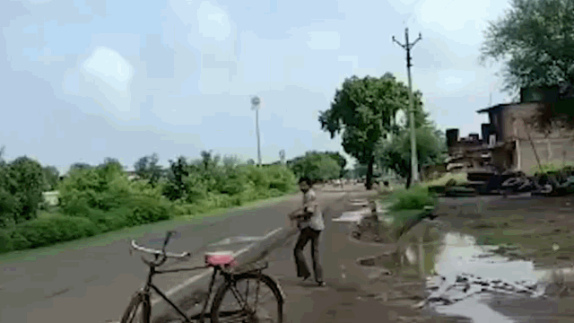 Shiva Kewat repeatedly attacked by crows