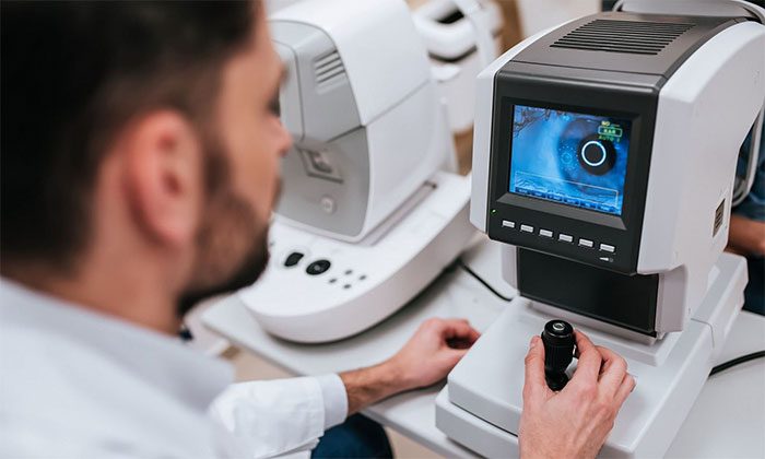 Retinal biological age can be calculated using a program