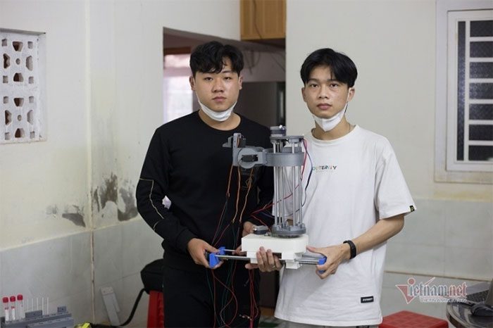 robot lay mau test covid