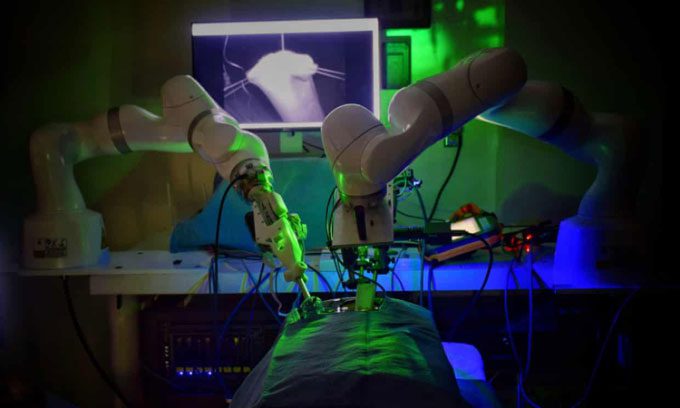 STAR can perform laparoscopic surgery on soft tissue in pigs without human assistance.