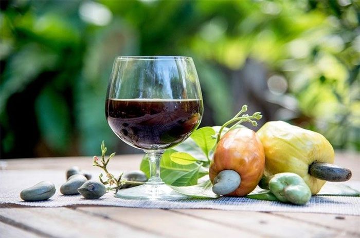 Cashew wine contains many vitamin-rich components beneficial for health.