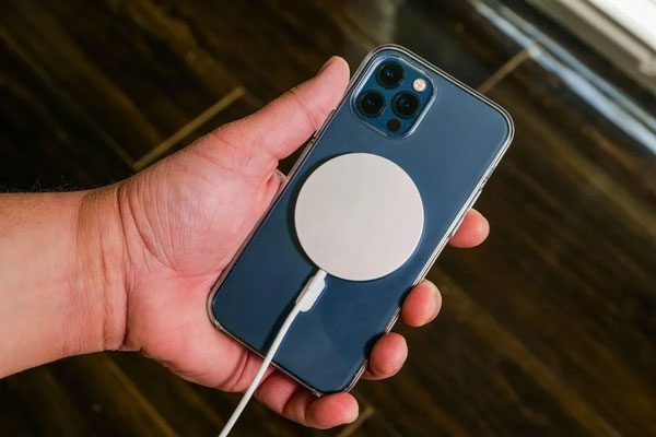 The charger and new charging technology will significantly improve the charging speed of the iPhone.
