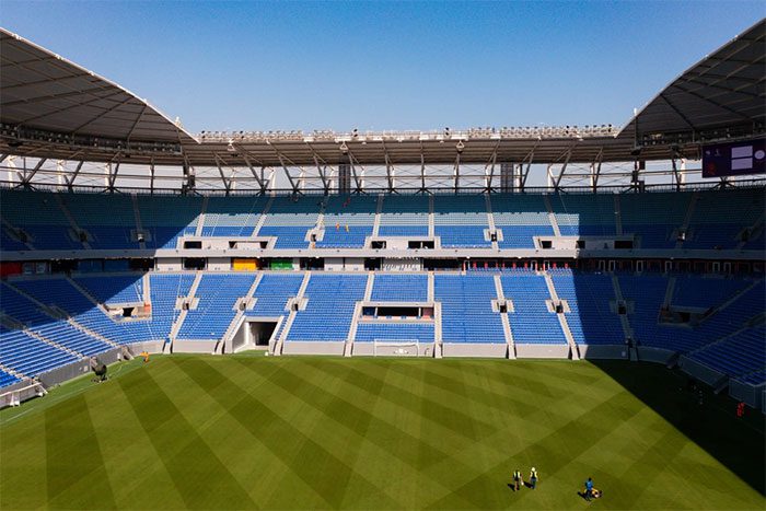 The shape of the stadium and the spacing between the seats allow for natural ventilation.