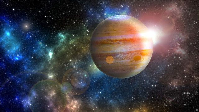 Severe storms on a planet can change its color.