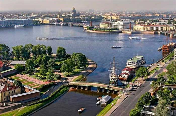 The famous drawbridge across the Neva River.