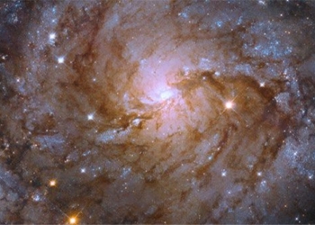 stunning images of the earth near the milky way 121260