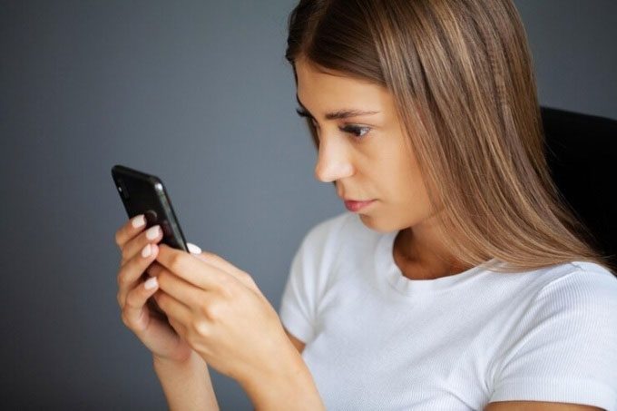 Excessive smartphone use may not be good for your heart.
