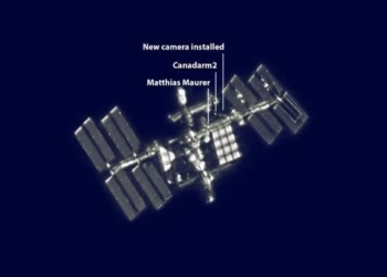 successful photo astronaut spacewalk outside iss from earth 119756