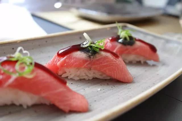When it was first created, its characteristic was that rice was wrapped with fish.
