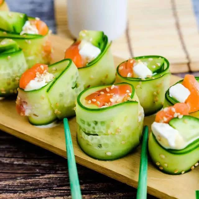 In addition to seaweed, eggs, thinly sliced cucumbers, or avocado can also be used to wrap sushi.