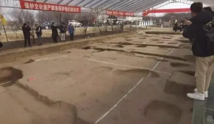 Chinese archaeologists have discovered the Jixia Academy dating back to the Warring States period.