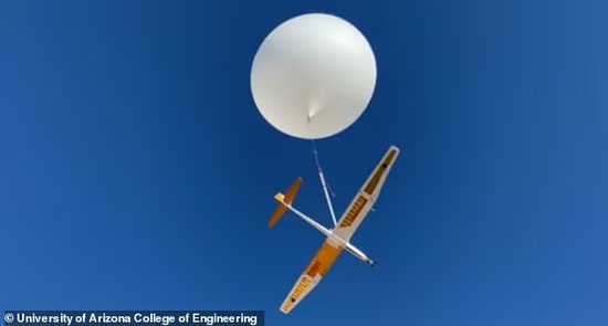 The image shows the test launch of the first version of the glider.