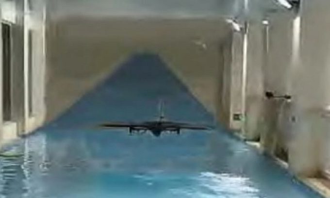 The submarine consumes very little energy when operating in fixed-wing mode.