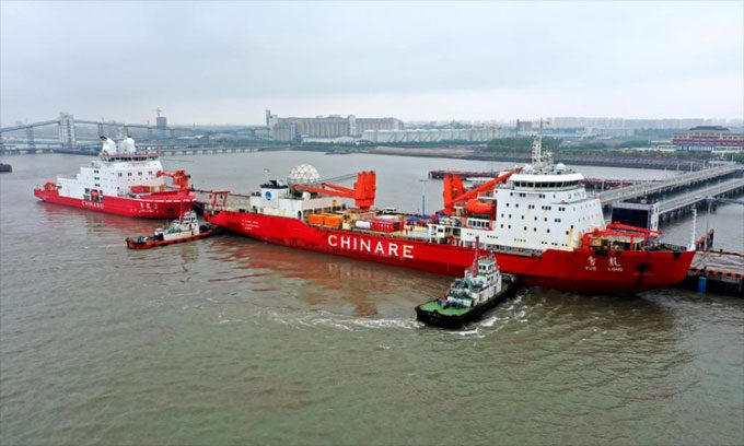 Two Chinese icebreakers return to Shanghai after Antarctic expedition.