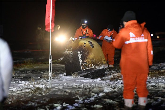 Chang'e 5 landed in the Inner Mongolia Autonomous Region, northern China