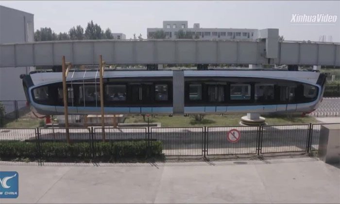 The tram can autonomously move to the nearest station in case of a power outage.