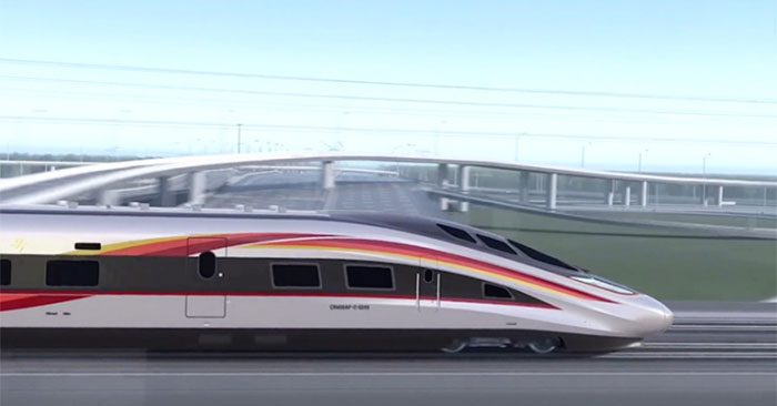 China's CR400 bullet train currently reaches a maximum speed of 350 km/h, but the new generation CR450 could increase this to 400 km/h.