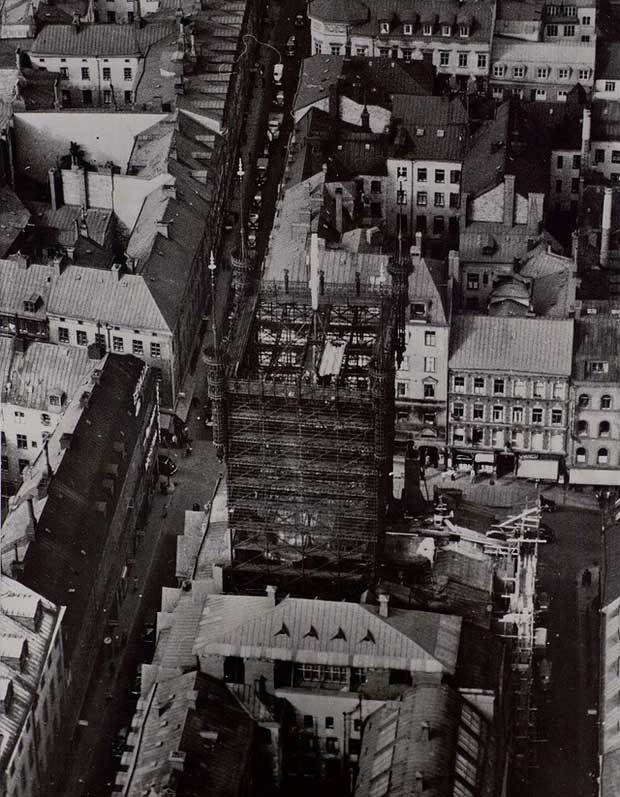 From the late 19th century to the early 20th century, the tower gradually became obsolete.