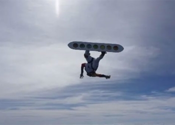 the airborne journey of a man setting a world record 122579