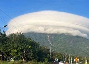 the appearance of a dress cloud on ba den mountain tay ninh leaves people in a stir 124366