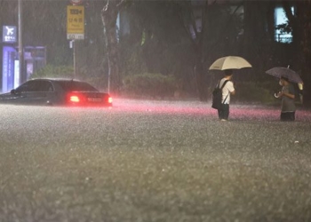 the biggest flood in 80 years drowns seoul 122236