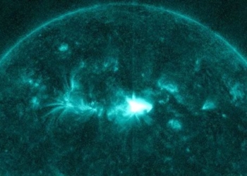 the bulging breath of the sun preparing and colliding with earth at a speed of 3 million km 119712