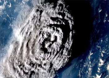 the column of the eruption of tonga strikes the 3rd level of the 123991